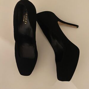 Authentic black GUCCI suede high heels like new without dust bag or box sz 39!